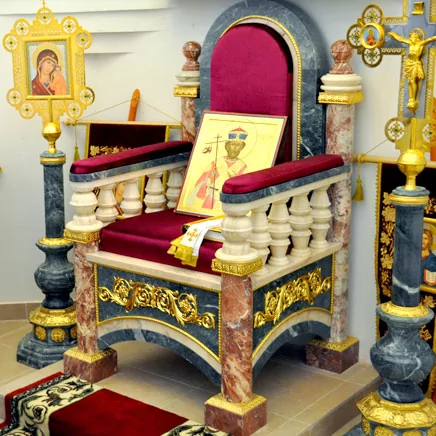 Троны