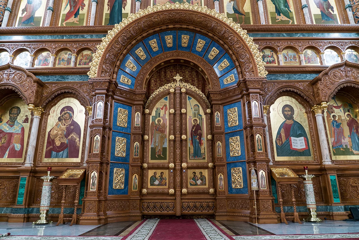 Украшение иконостаса лазуритом и малахитом (арт. 103) — мрамор, змеевик, лазурит, малахит