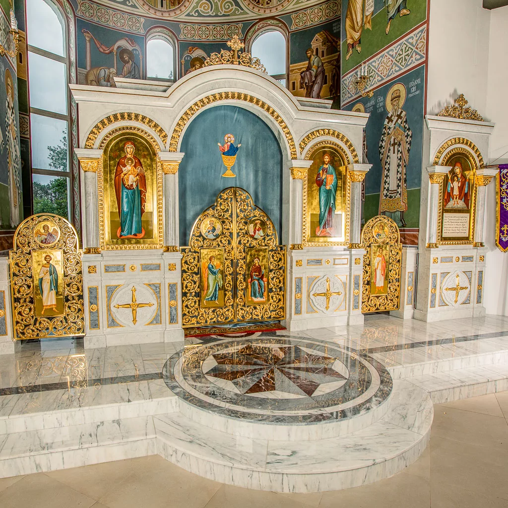 Иконостас из белого мрамора и бронзы (арт. 119) — Храм в честь иконы Божией Матери «Неупиваемая Чаша», г. Тверь
