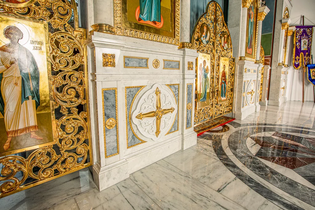 Иконостас из белого мрамора и бронзы (арт. 119) — мрамор, коелга, бронза