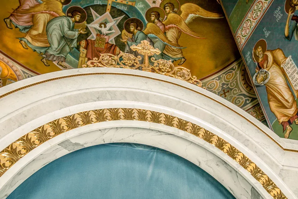 Иконостас из белого мрамора и бронзы (арт. 119) — мрамор, коелга, бронза