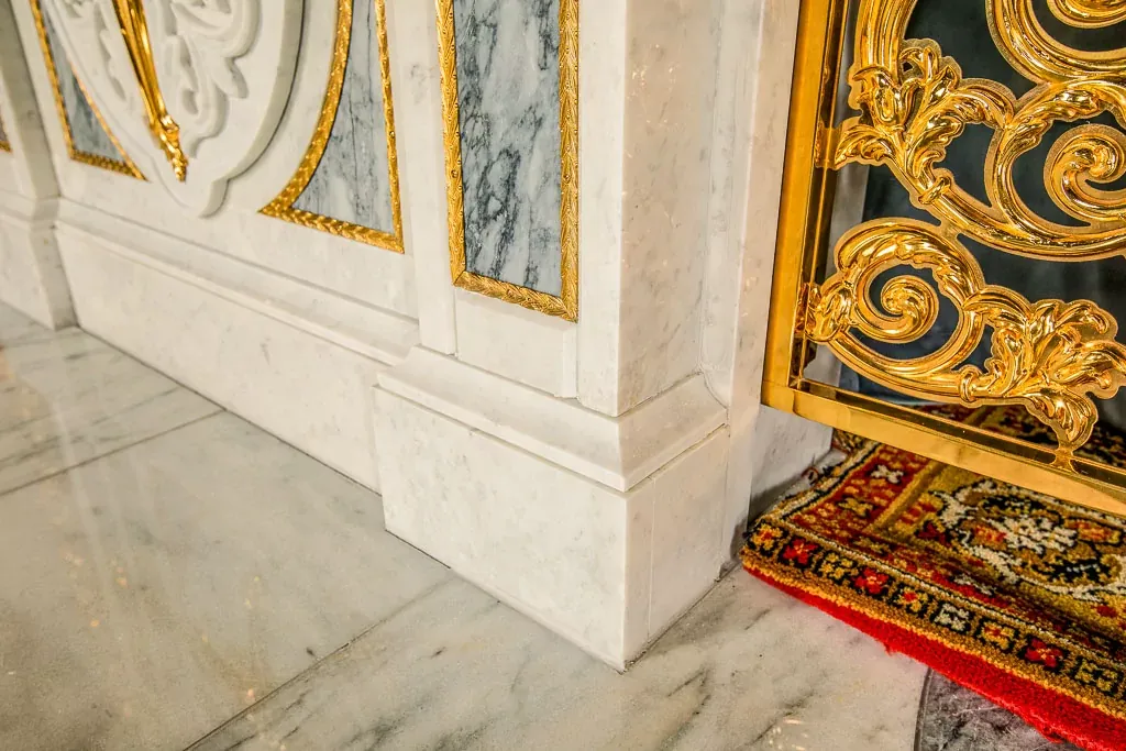 Иконостас из белого мрамора и бронзы (арт. 119) — мрамор, коелга, бронза
