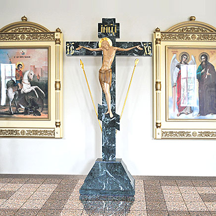 Напольный крест с Голгофой
