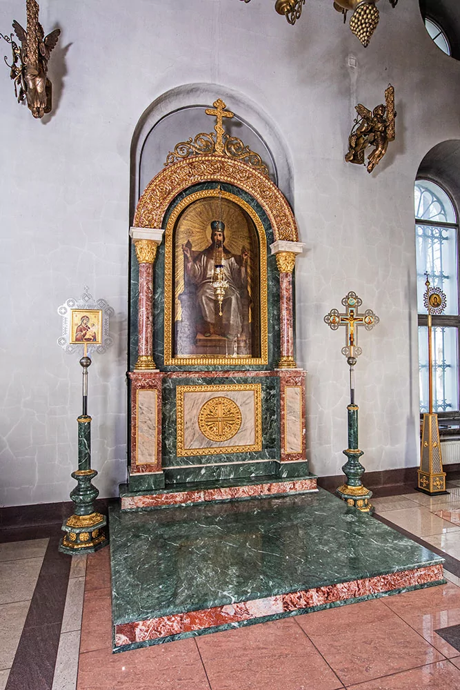 Высокий киот из змеевика, Кардинала и мрамора (арт. 75.1) — мрамор, кардинал, бронза, змеевик