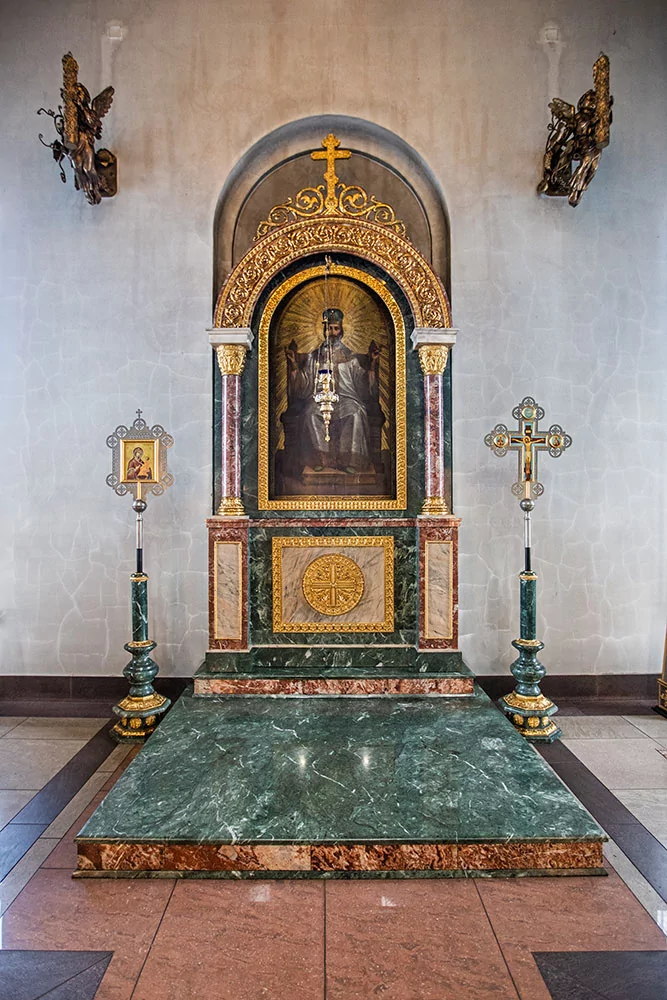 Высокий киот из змеевика, Кардинала и мрамора (арт. 75.1) — мрамор, кардинал, бронза, змеевик