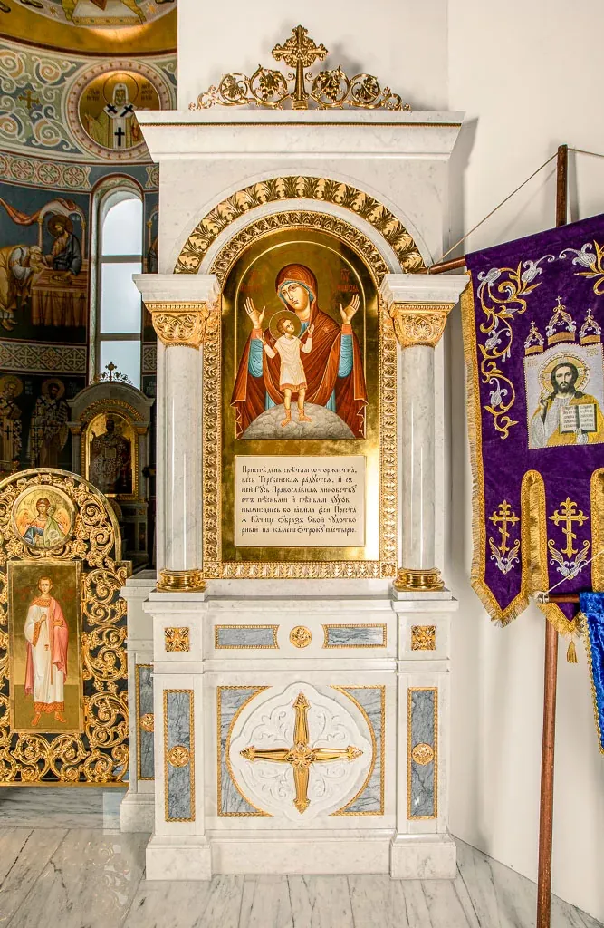 Высокий киот из белого мрамора с бронзой (арт. 75.19.1) — мрамор, бронза