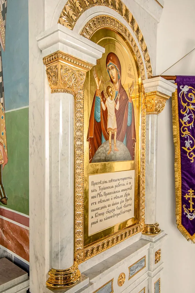 Высокий киот из белого мрамора с бронзой (арт. 75.19.1) — мрамор, бронза