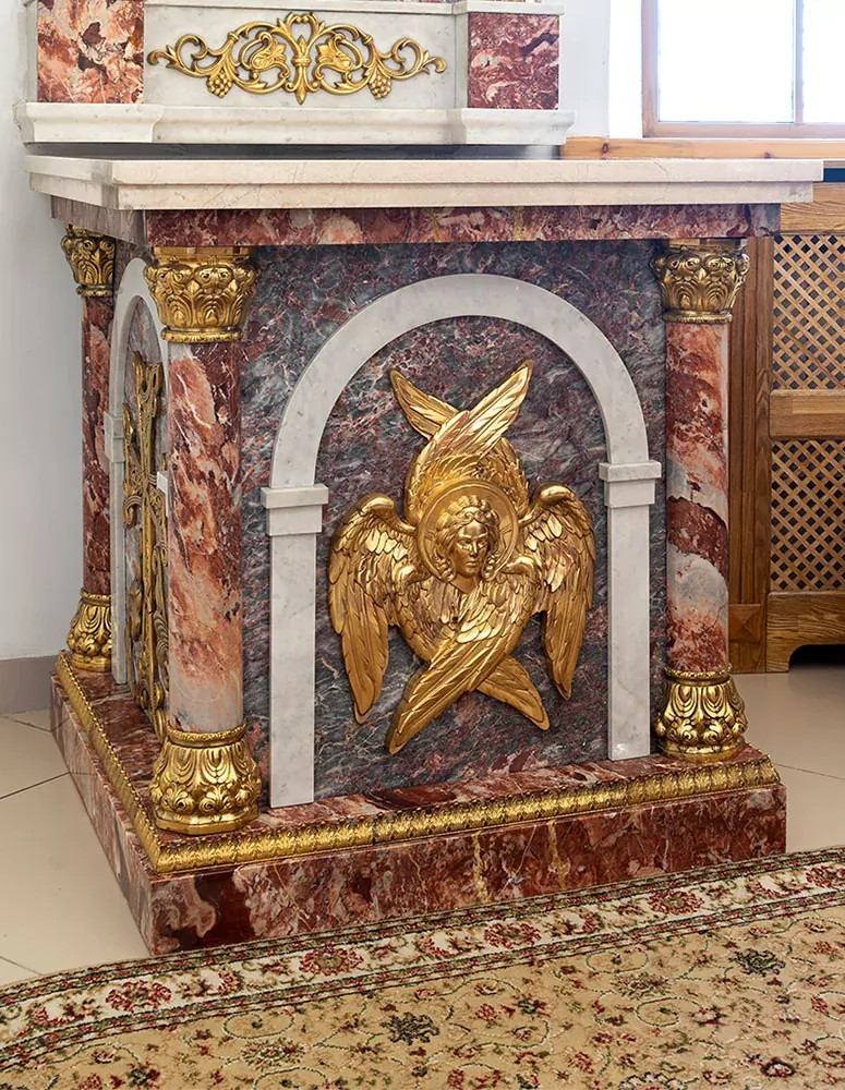 Жертвенник из мрамора и Кардинала с бронзой (арт. 82.1) — мрамор, коелга, кардинал, бронза