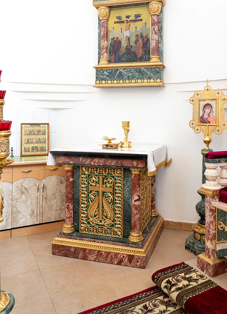 Жертвенник из змеевика и Кардинала (арт. 82.2) — кардинал, бронза, змеевик